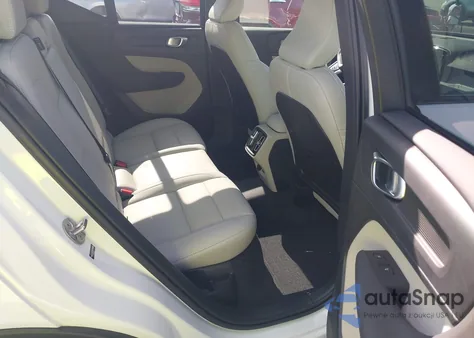 2025 Volvo Xc40 B5 Plus Dark Theme z USA, uszkodzony, nr VIN YV4L12UC2S2476880